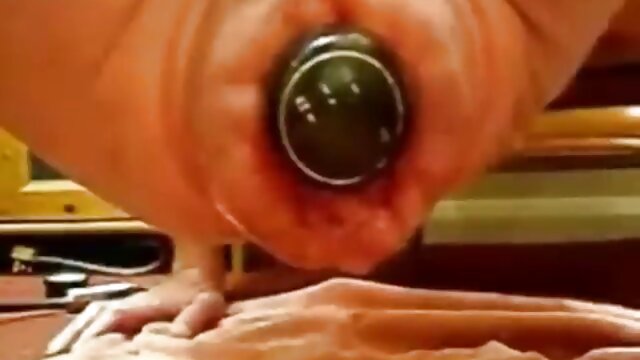 Allongez-vous et laissez-moi vous donner la branlette parfaite JOI videos x gays gratuites