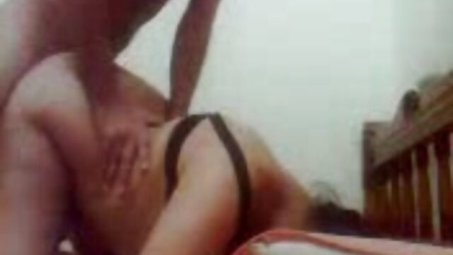 MILF video amateur gratuite aux yeux bandés
