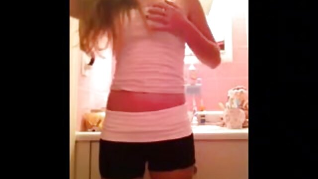 Babe encrée video de sexe gratuit extrait chaude rotant et pétant