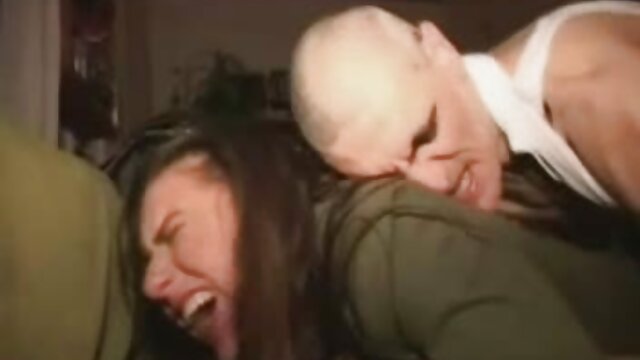 Une blonde chaude video massage cochonne avec des piercings sur son clitoris se fait baiser avec passion