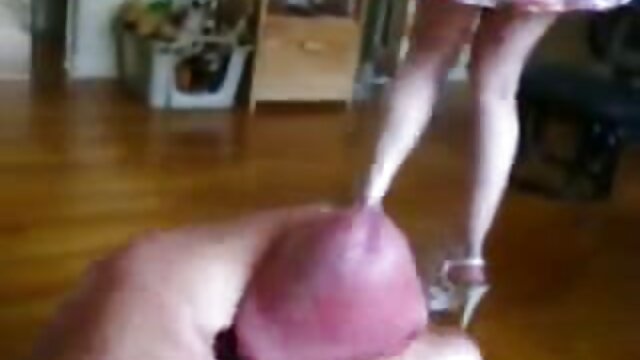 Diamond Kitty décide de jouer film porno gratuit transexuel avec une très grosse canne en bonbon