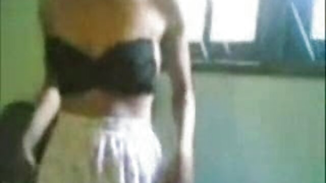 Excited Sexy Milf Brooke enfonce un jouet en elle youtube sex gratuit et se masturbe