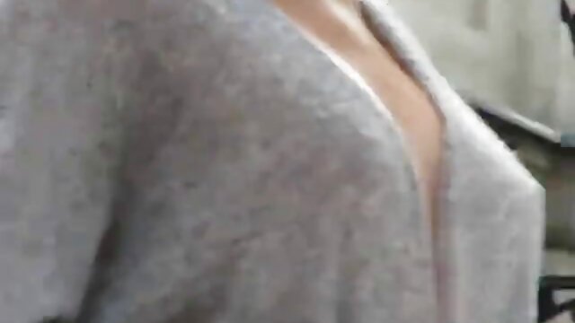 La blonde bien roulée GILF reçoit un soin du visage porno movie gratuit après l'avoir chevauché