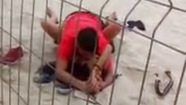 La meilleure femme de ménage videos sexo gratuit taquine avec des jouets avant le forage interracial