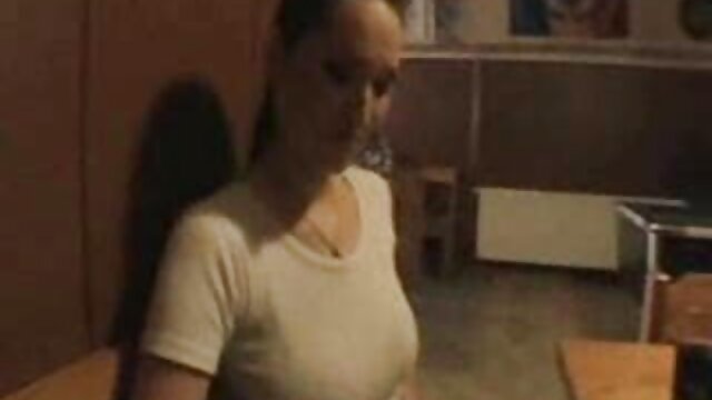 Mamie vêtue video gratuit bdsm adore sucer et chevaucher sa bite