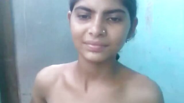 Joanne Bache prend une douche clip vidéo porno gratuit