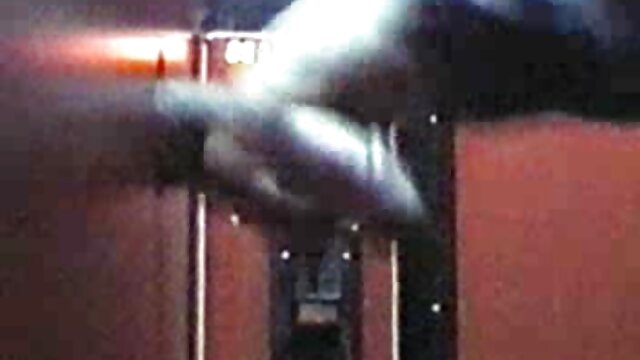 Une video de sexe tu kiff milf sexy se fait ligoter et bâillonner par un homme dans la salle de motel